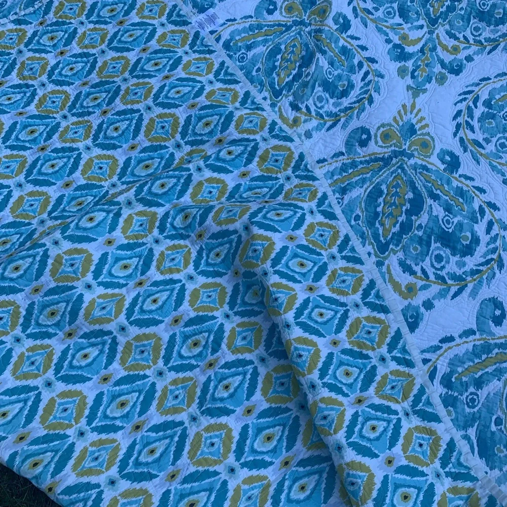 Dena Home Blue Dove Medallion Patterned Quilt